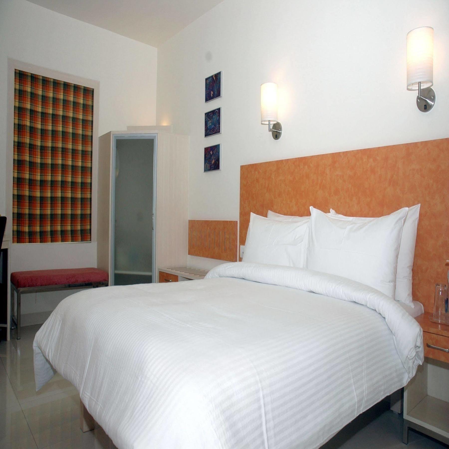 Kalyan Grand - A Business Hotel Vandalur Экстерьер фото