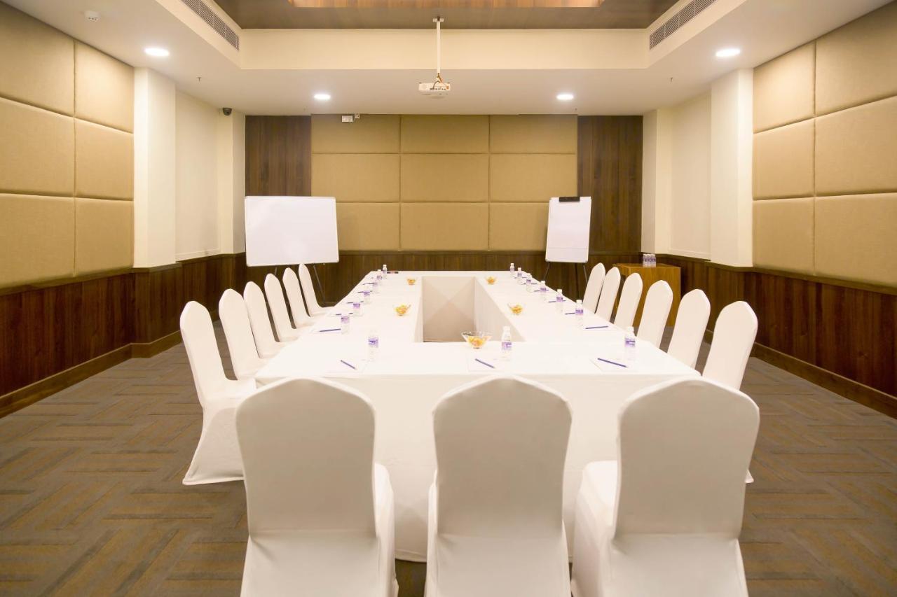 Kalyan Grand - A Business Hotel Vandalur Экстерьер фото